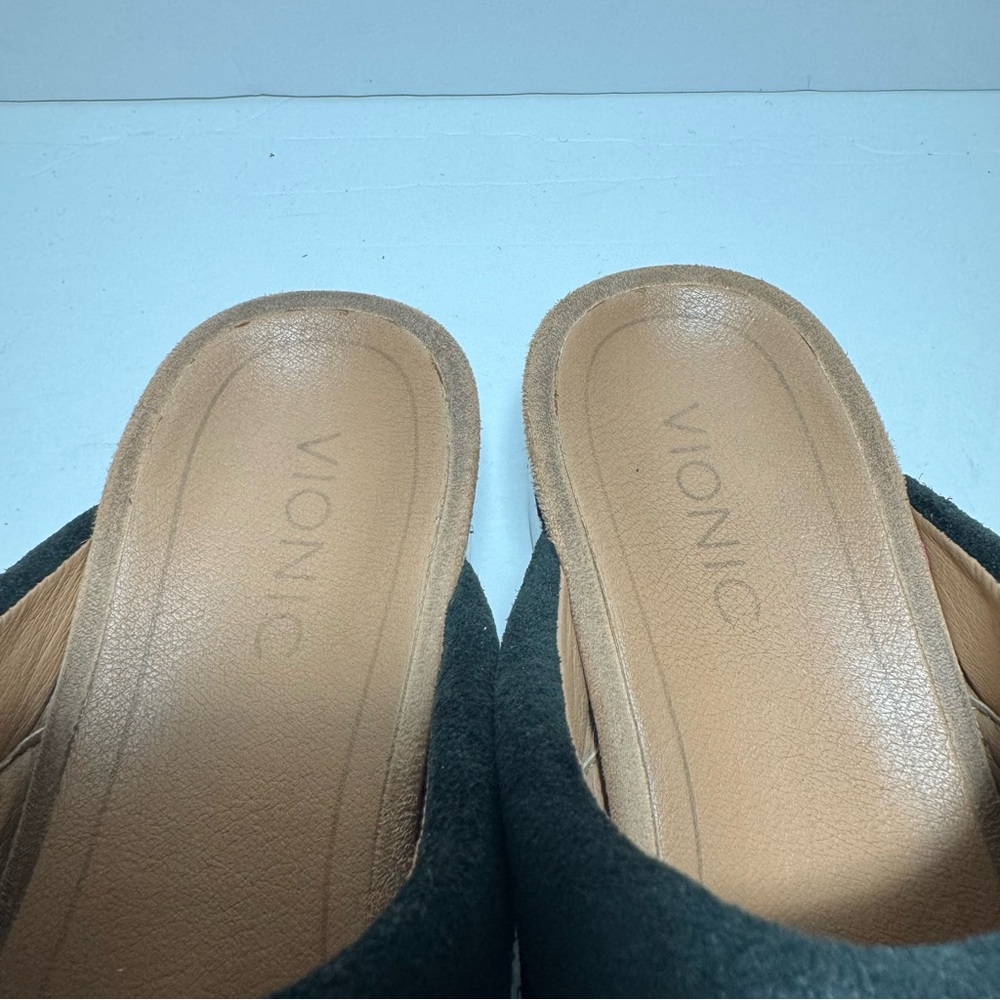 Vionic Kacie Black Suede Stud
Detailed Women's Size 7 Clogs
Slip-On Mules - Picture 15 of 16